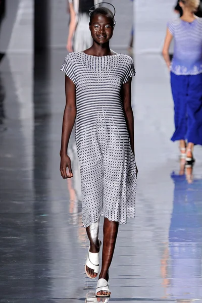 Look 11